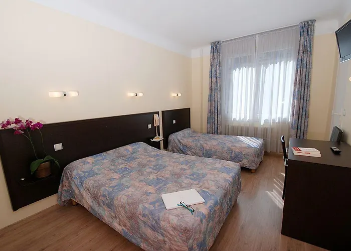 Hotel Logis Restaurant De France Saint-Geniez-dʼOlt