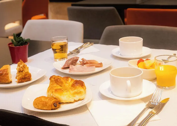 Logis Restaurant De France Saint-Geniez-dʼOlt