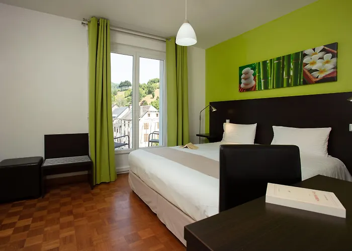 Logis Restaurant De France Hotel Saint-Geniez-dʼOlt