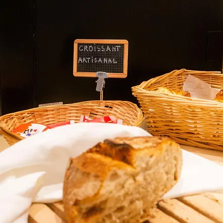 Logis Restaurant De France Saint-Geniez-dʼOlt