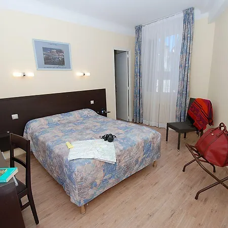 Logis Restaurant De France ホテル Saint-Geniez-dʼOlt