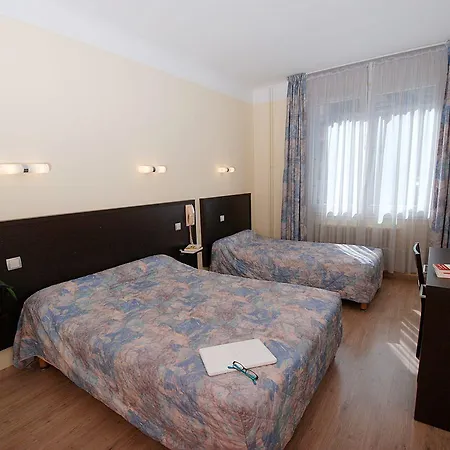 Hotel Logis Restaurant De France Saint-Geniez-dʼOlt