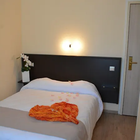 Logis Restaurant De France Hotel Saint-Geniez-dʼOlt