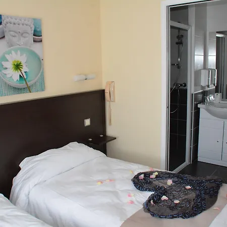 Logis Restaurant De France Hotel Saint-Geniez-dʼOlt