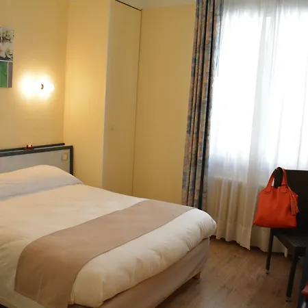 ホテル Logis Restaurant De France Saint-Geniez-dʼOlt