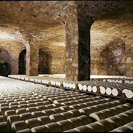 Hotel Logis Restaurant De France Saint-Geniez-dʼOlt