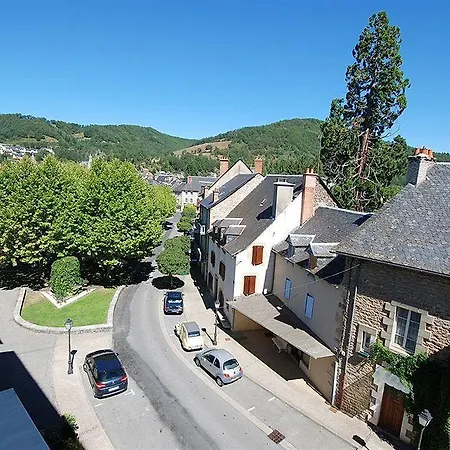 Logis Restaurant De France Otel Saint-Geniez-dʼOlt