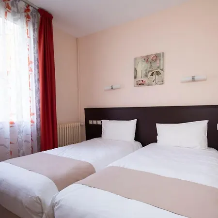 ホテル Logis Restaurant De France Saint-Geniez-dʼOlt