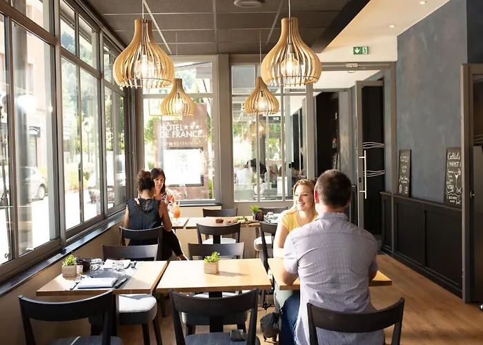 Logis Restaurant De France Hotel Saint-Geniez-dʼOlt