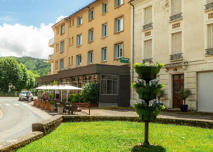 Logis Restaurant De France Saint-Geniez-dʼOlt