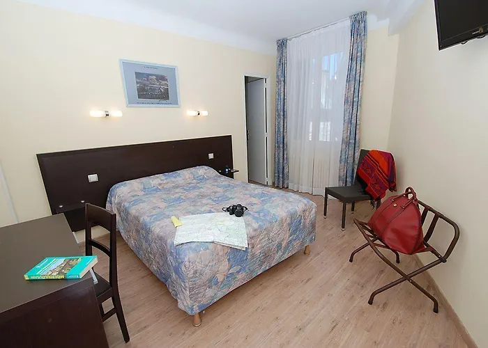 Logis Restaurant De France Hotell Saint-Geniez-dʼOlt