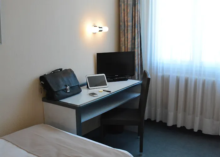 Hotel Logis Restaurant De France Saint-Geniez-dʼOlt