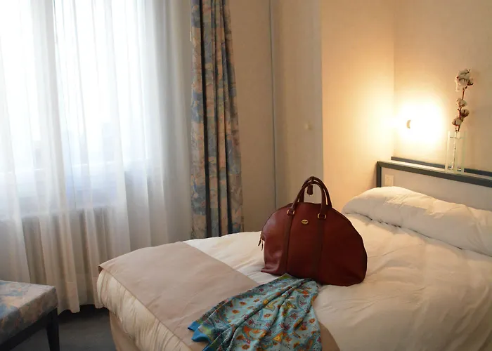 Logis Restaurant De France 3* Saint-Geniez-dʼOlt