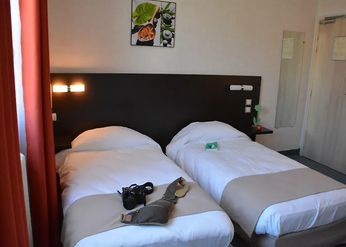 Hotel Logis Restaurant De France Saint-Geniez-dʼOlt