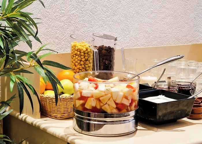 Hotel Logis Restaurant De France Saint-Geniez-dʼOlt