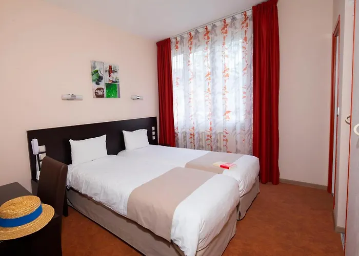 Logis Restaurant De France Saint-Geniez-dʼOlt